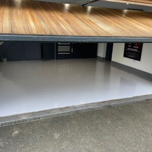 Double garage applied with Resin Primer and Resin Paint HB.
